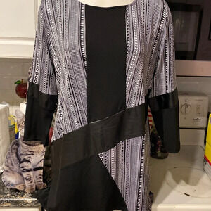 U womens Bianca Nygard stretch 3/4 sleeve regular size top size L.  EUC